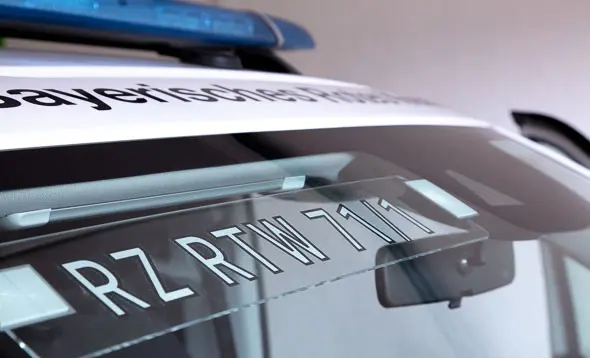Fahrzeug_KennzeichenSchild_Detail_3J0A7901.webp